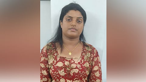 young woman theft gold jewelery