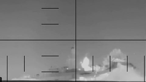 87 killed as US submarine hits Iran ship near Lanka