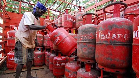 Campaign to distribute 10 kg domestic cylinders; Centre calls it fake