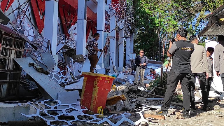 ഇന്തോനേഷ്യയില്‍ വന്‍ ഭൂകമ്പം; സുനാമി മുന്നറിയിപ്പ്
