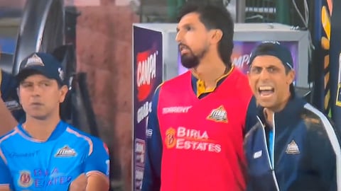 ashish nehra Loses Cool