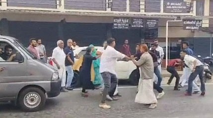 fight in front of the court kozhikode thamarassery