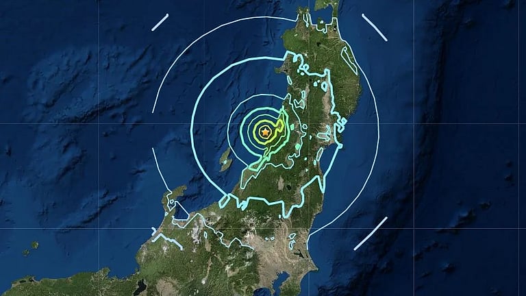 ജപ്പാനിൽ സുനാമിത്തിര, കനത്ത ജാഗ്രതയിൽ രാജ്യം; ബുള്ളറ്റ് ട്രെയിൻ സർവീസ് നിർത്തിവെച്ചു