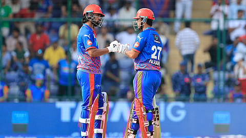 KL Rahul Nitish Rana batting