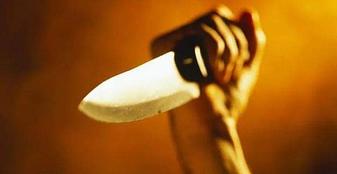 മദ്യപിക്കാന്‍ പണം നല്‍കിയില്ല; 75കാരിയെ കുത്തിക്കൊലപ്പെടുത്തി മകന്‍; മൃതദേഹം പുതപ്പുകൊണ്ട് മൂടി ഓടി രക്ഷപ്പെട്ടു; അറസ്റ്റ്