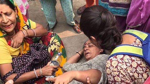 പൊലീസ് നോക്കിനില്‍ക്കെ ദില്ലിയില്‍ ആനി രാജയ്ക്ക് നേരെ ആക്രമണം