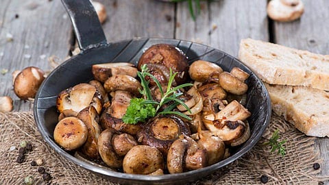 യുവത്വം കാത്തുസൂക്ഷിക്കേണ്ടേ... ഭക്ഷണത്തില്‍ ഇവ ഉള്‍പ്പെടുത്തൂ