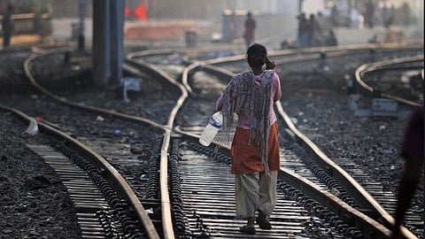 തലകുനിച്ച് ഭാരതം; രാജ്യത്തെ 73.2 കോടി ജനങ്ങള്‍ക്ക് ശൗചാലയ സൗകര്യങ്ങളില്ലെന്ന് റിപ്പോര്‍ട്ട്