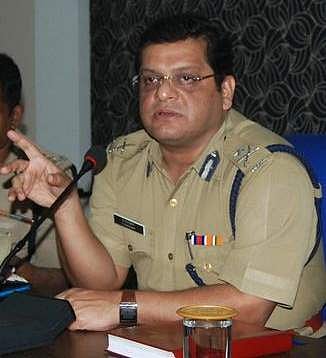 പത്മകുമാര്‍ "മാന്യന്‍ ചമയുന്ന ആട്ടിന്‍തോലിട്ട ചെന്നായ്"