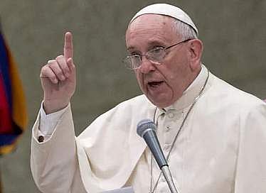 കുര്‍ബാനയില്‍ സെല്‍ഫി വേണ്ട : മാര്‍പാപ്പ 