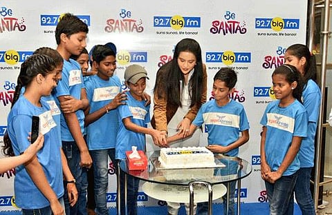 ക്രിസ്മസ് ആഘോഷിച്ചതിന് മഹാരാഷ്ട്ര മുഖ്യമന്ത്രിയുടെ ഭാര്യയ്ക്ക് നേരെ അധിക്ഷേപം