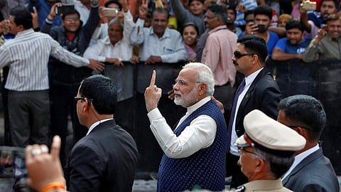 മോദിയുടെ നിര്‍ദേശങ്ങള്‍ക്കനുസരിച്ച് പ്രവര്‍ത്തിക്കുന്ന പാവയാണ് തെരഞ്ഞെടുപ്പ് കമ്മീഷനെന്ന് കോണ്‍ഗ്രസ്