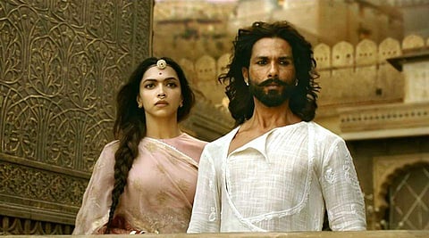 'പത്മാവതി'യെ പഠിക്കാന്‍ ചരിത്രകാരന്മാര്‍ വരുന്നു; ചിത്രത്തിന്റെ റിലീസ് മാര്‍ച്ചിന് ശേഷം 