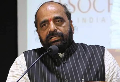 ജനാധിപത്യത്തില്‍ വിശ്വാസമില്ലെങ്കില്‍ പോയി നക്‌സലൈറ്റാകൂ, ഞങ്ങള്‍ വെടിവെച്ചുകൊന്നോളാം ;  ഡോക്ടര്‍മാരോട് കേന്ദ്രമന്ത്രി 