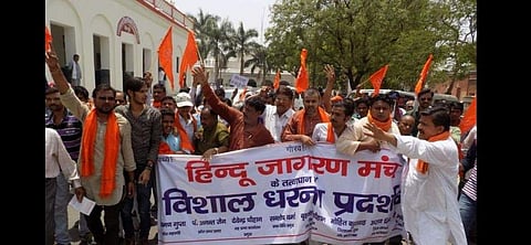 സിനിമയിലെ രാം, സീത പേരുകള്‍ പിന്‍വലിക്കണം; പദ്മാവതിക്ക് പിന്നാലെ വീണ്ടും സംഘപരിവാര്‍ സംഘടന