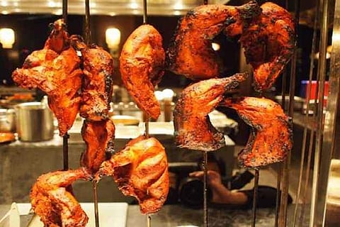 ഡല്‍ഹിയില്‍ മാംസഭക്ഷണം പ്രദര്‍ശിപ്പിക്കുന്നതിന് വിലക്ക്; മതവികാരം വ്രണപ്പെടുന്നുവെന്ന് കോര്‍പ്പറേഷന്‍