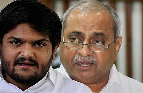 പത്ത് എംഎല്‍എമാരുമായി വന്നാല്‍ നല്ല സ്ഥാനം തരാം; നിതിന്‍ പട്ടേലിനെ ക്ഷണിച്ച് ഹാര്‍ദിക്