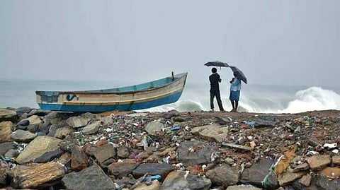 ഓഖിയില്‍പ്പെട്ട 180 മത്സ്യത്തൊഴിലാളികളെ കണ്ടെത്തി; കണ്ടെത്തിയത് കല്‍പ്പേനി നടത്തിയ തിരച്ചിലില്‍ ലക്ഷദ്വീപില്‍ നിന്ന്‌