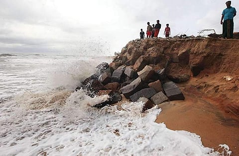 കടല്‍ഭിത്തി ഉടന്‍ നിര്‍മ്മിക്കുമെന്ന് ഉറപ്പ്; ചെല്ലാനം നിവാസികളുടെ സമരം ഒത്തുതീര്‍പ്പായി 