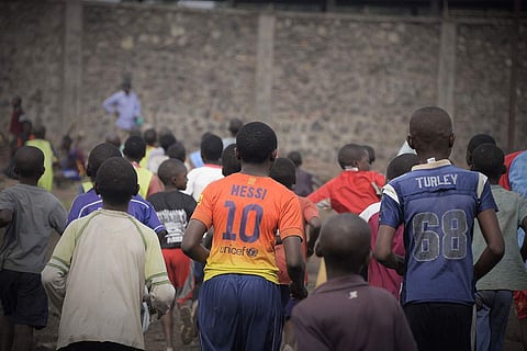 സമാധാനത്തിലേക്കുരുളുന്ന പന്തുകള്‍