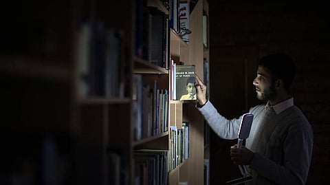 യുദ്ധമുഖത്ത് നിന്നൊരു ഇംഗ്ലീഷ് ലൈബ്രറി