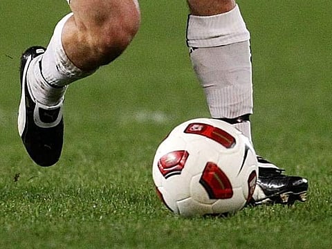 കാല്‍ചുവട്ടില്‍ കാല്‍പ്പന്ത്‌ലോകം ഉയര്‍ത്തിയത് ആരാണ്?