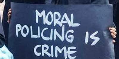 കൊല്ലത്ത് സദാചാര ഗുണ്ടാ ആക്രമണം; സ്ത്രീയെ രണ്ട് മണിക്കൂറോളം മരത്തില്‍ കെട്ടിയിട്ടു