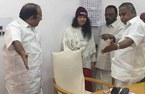 പോരാട്ടങ്ങള്‍ക്കു പിന്തുണ തേടി ഇറോം എകെജി സെന്ററില്‍