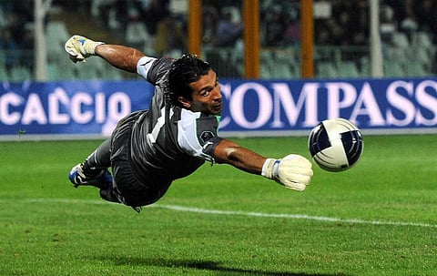 ചോരാത്ത കൈകള്‍ കൊണ്ട് ആയിരം വല കാത്തവന്‍