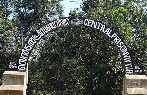 കൊടി സുനിയെയും കിര്‍മാനി മനോജിനെയും ഒഴിവാക്കിയത് മുഖ്യമന്ത്രി നേരിട്ട്, നിഷാം ഉള്‍പ്പെടെ ഏഴു കാപ്പ കുറ്റവാളികളെയും വെട്ടി