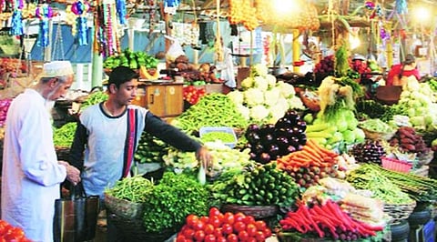 അറവുശാലകള്‍ പൂട്ടി, മത്സ്യത്തിന് അപ്രഖ്യാപിത വിലക്ക്; യുപിയില്‍ വ്യാപാരികള്‍ സമരത്തില്‍