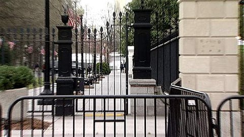 ട്രംപിനെ കാണാന്‍ വൈറ്റ് ഹൗസിന്റെ മതില്‍ ചാടി; യുവതി അറസ്റ്റില്‍