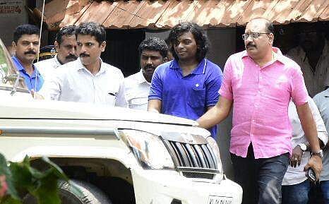 മാതാപിതാക്കളെ വിഷം കൊടുത്ത് കൊല്ലാന്‍ ശ്രമിച്ചെന്ന് കേഡല്‍