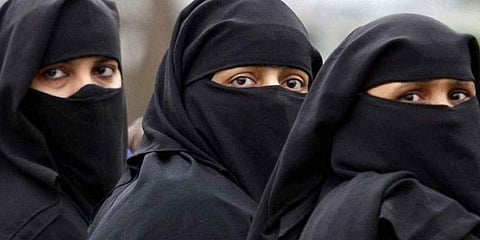 മുത്തലാഖിനെ എതിര്‍ത്തു; വനിതാ പ്രതിനിധിയെ പുറത്താക്കിമുസ്ലീം വ്യക്തി നിയമ ബോര്‍ഡ്