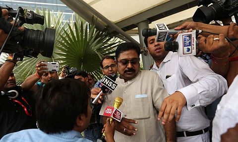  ടി.ടി.വി ദിനകരനെ ഡല്‍ഹി പൊലീസ് അറസ്റ്റ് ചെയ്തു