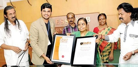 വൈക്കം വിജയലക്ഷ്മിക്ക്‌ ഇരട്ട റെക്കോര്‍ഡും ഡോക്ടറേറ്റും