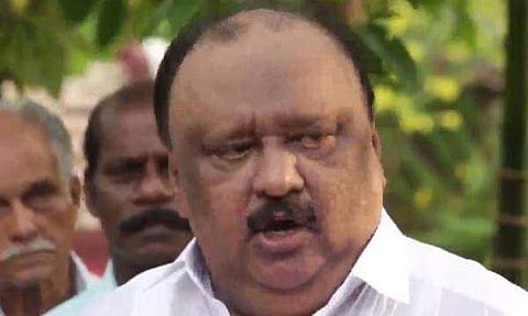 തോമസ് ചാണ്ടി അനധികൃതമായി ഭൂമി നികത്തിയെന്ന് സര്‍ക്കാര്‍ ; പരാതി ഉണ്ടെങ്കില്‍ കളക്ടറെ സമീപിക്കാന്‍ തോമസ് ചാണ്ടിയോട് കോടതി