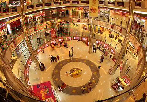 കൊച്ചി ഒബ്‌റോണ്‍ മാളില്‍ വന്‍തീപിടുത്തം; ആളുകളെ ഒഴിപ്പിച്ചു; ആളപായമില്ല