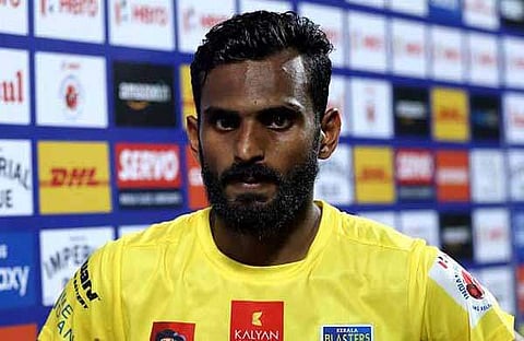 ദേശീയ ഫുട്‌ബോള്‍ താരം സികെ വിനീതിനെ ജോലിയില്‍നിന്ന് പുറത്താക്കി