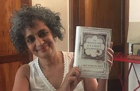 എഴുത്തുകാര്‍ ജനപ്രിയരാവേണ്ട; അഭിപ്രായം പറയാന്‍ ഭൂരിപക്ഷത്തെ നോക്കേണ്ടതില്ലെന്നും അരുന്ധതി റോയി 