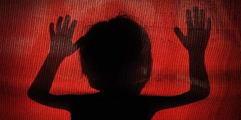 പഫ്‌സ് വാങ്ങാന്‍ പണം മോഷ്ടിച്ചെന്ന് ആരോപിച്ച് അമ്മ ഒന്‍പതുകാരനെ പൊള്ളിച്ചു