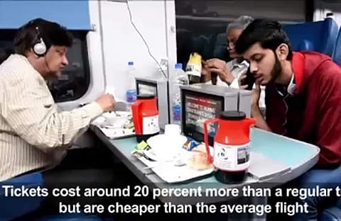 ഇന്ത്യയുടെ ആഢംബര തീവണ്ടിയുടെ ഉള്‍ഭാഗം കാണാം