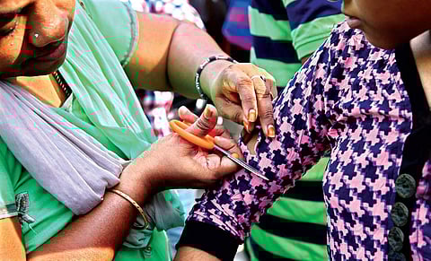 വിദ്യാര്‍ഥികളുടെ വസ്ത്രം അഴിച്ച് പരിശോധന; നാല് അധ്യാപികമാര്‍ക്ക്‌സസ്‌പെന്‍ഷന്‍