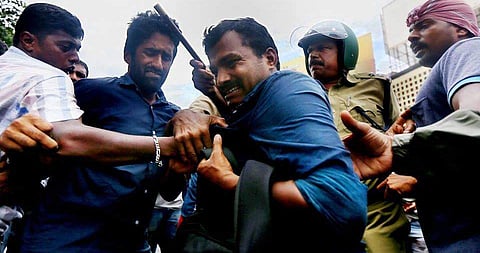 ഹര്‍ത്താല്‍ പ്രാകൃതം; ആണുങ്ങളുടെ മാത്രം കയ്യൂക്കെന്നും ജോയ് മാത്യു