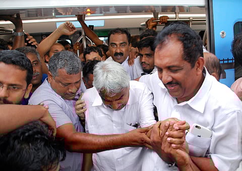 ഉമ്മന്‍ചാണ്ടിയുടെ മെട്രോയാത്ര; 4 നിയമലംഘനങ്ങള്‍; ജനകീയ യാത്ര സംഘാടകര്‍ക്കെതിരെ നടപടി വരും