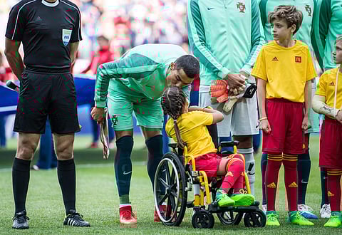 ഫുട്‌ബോള്‍ ലോകം പറയുന്നു. ഇത് ഗോളിനേക്കാള്‍ മനോഹരം-വീഡിയോ കാണാം