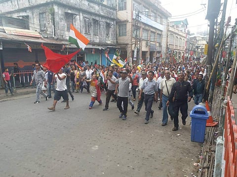 ഗൂര്‍ഖാലാന്റ് പ്രക്ഷോഭം ശക്തിപ്രാപിക്കുന്നു; ഒറ്റപ്പെട്ട് ഡാര്‍ജിലിങ് 