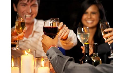 സ്വകാര്യ ചടങ്ങുകളില്‍ മദ്യം വിളമ്പാന്‍ എക്‌സൈസ് അനുമതി വേണ്ട: ഹൈക്കോടതി