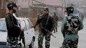 കശ്മീരില്‍ സൈനിക വാഹനവ്യൂഹത്തിനു നേരെ ആക്രമണം; സൈനികന്‍ കൊല്ലപ്പെട്ടു