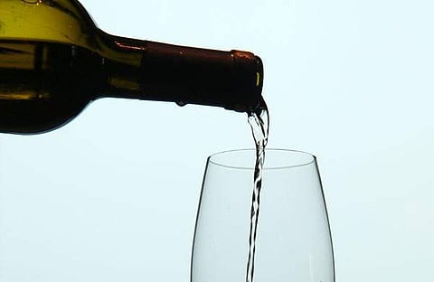 കോക്കനട്ട് വൈന്‍ കുടിച്ച് 11 പേര്‍ മരിച്ചു, മുന്നൂറോളം പേര്‍ ആശുപത്രിയില്‍